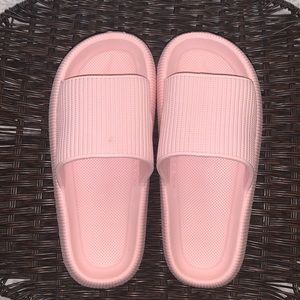 Sootheez sandal slippers - pink, size 7.5; unworn